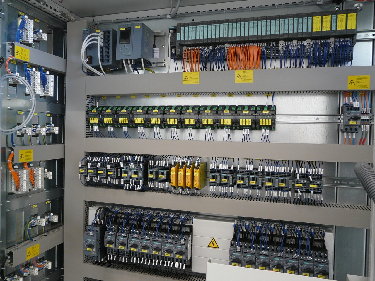 Schaltschrankbau Bild